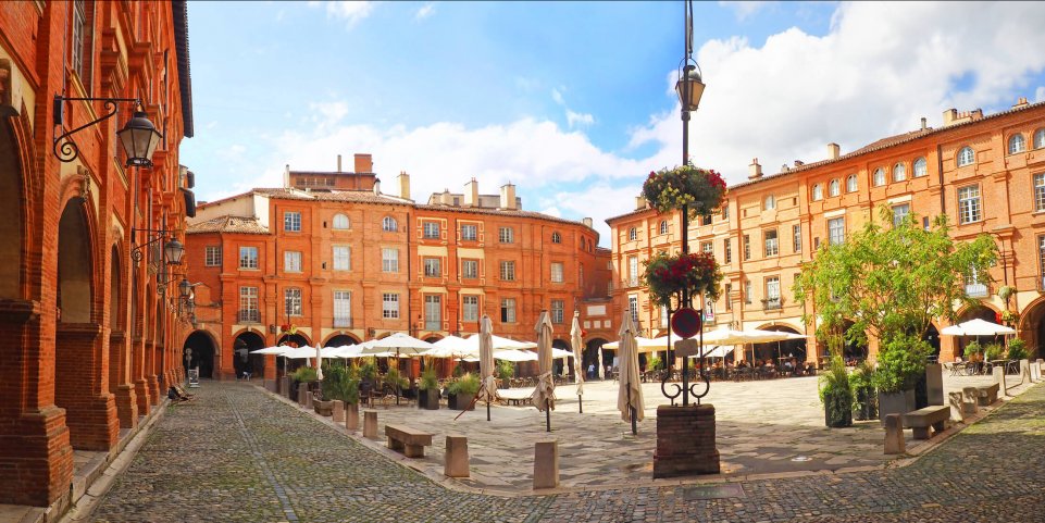 La place Nationale de Montauban
