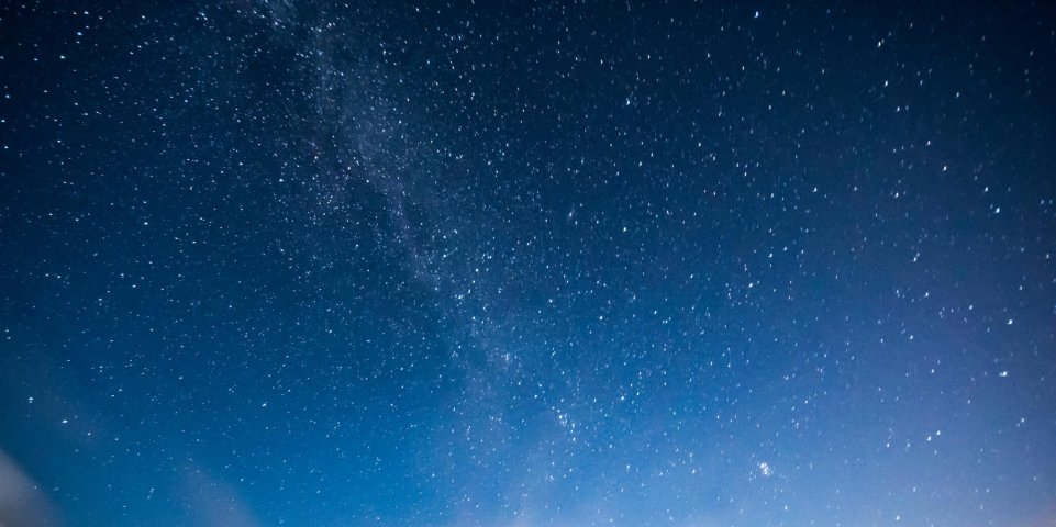 La voie lactée dans le ciel de nuit