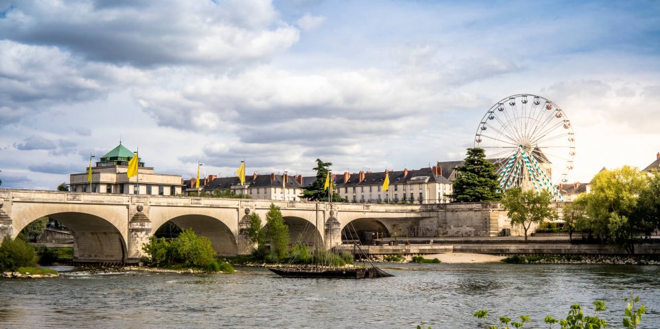 Pont de Pierre sur les bords de la Loire, Tours