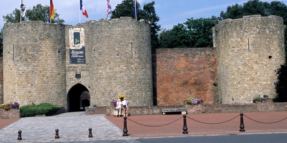 CPA Guerre Military PÉRONNE La Cathédrale (807074