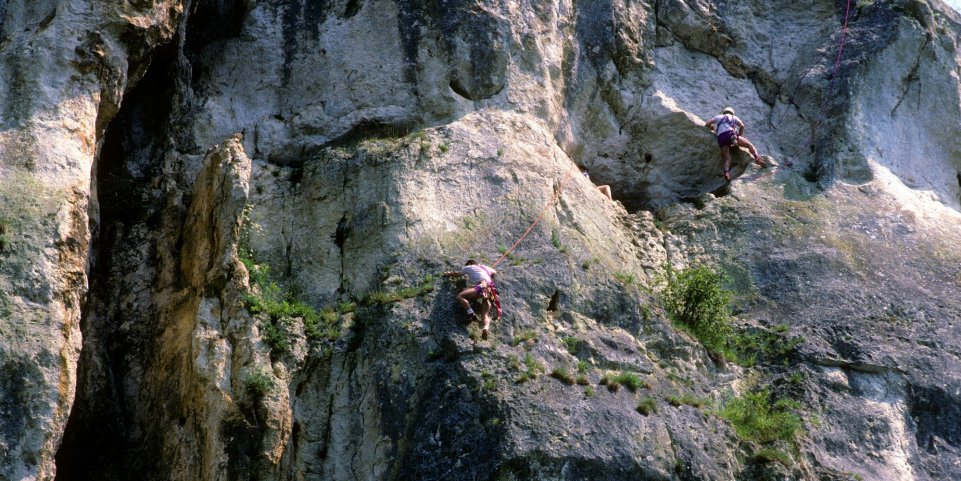 rochers du Saussois l'Yonne et le canal du Nivernais, site d'escalade