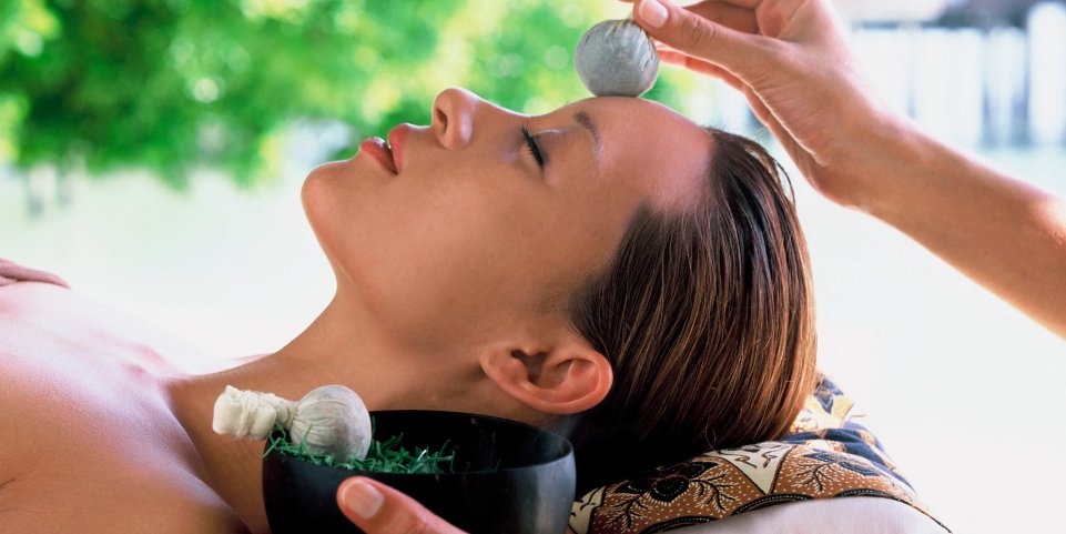 Soin visage - femme au spa