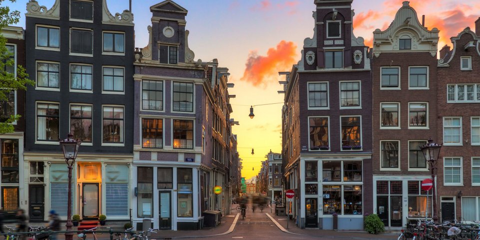 rue d'amsterdam maisons typiques