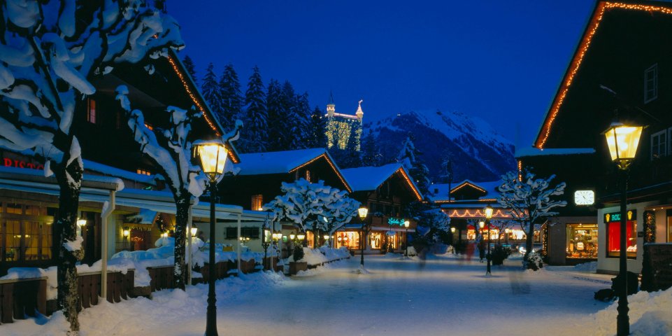 Gstaad de nuit, Suisse