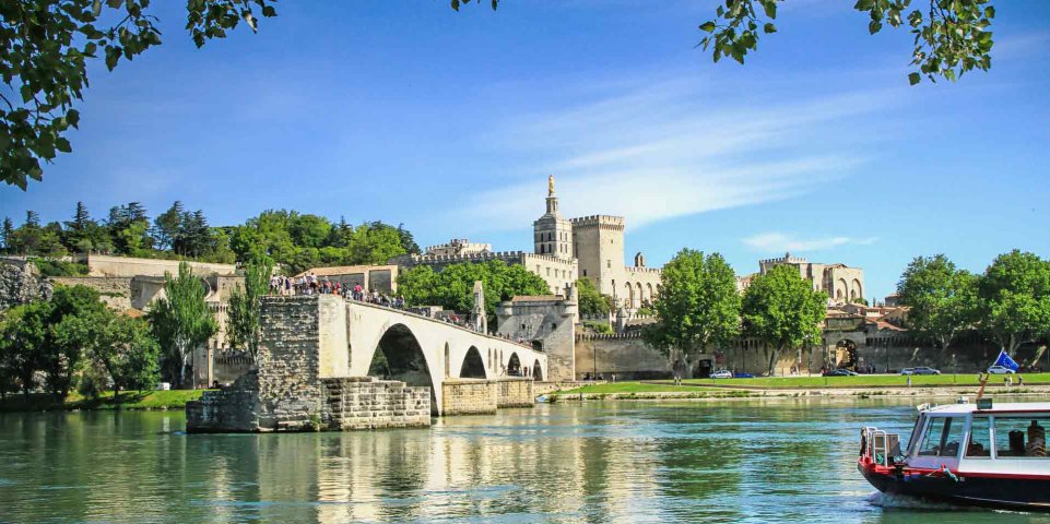 Bateau Avignon pont péniche fleuve Rhône