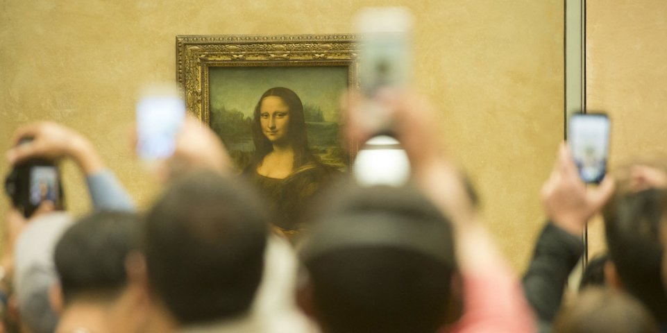 Musée du Louvre - Visiteurs devant La Joconde - Paris