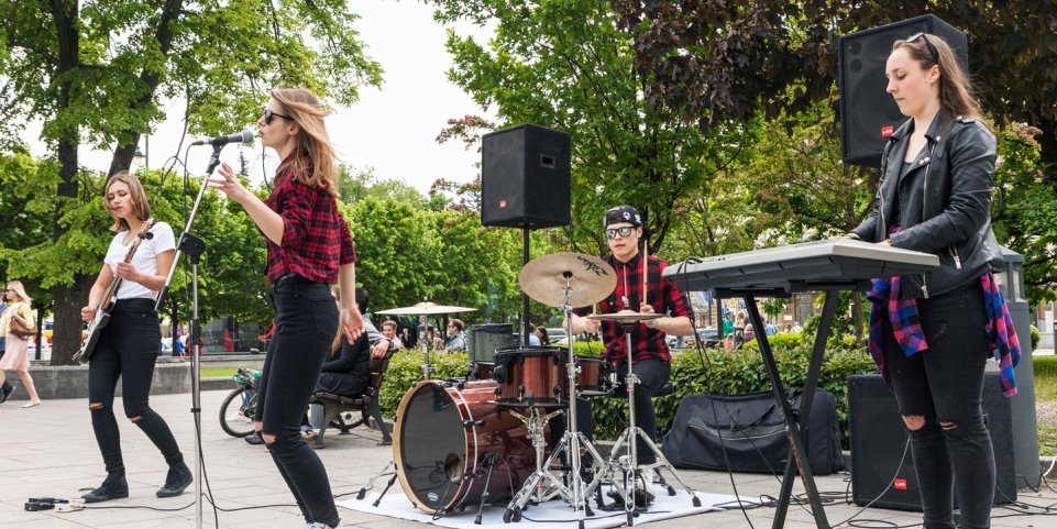 Scène de musique en ville