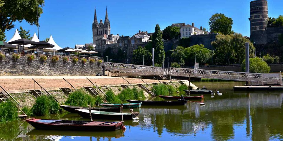 Angers barques sur rivière 