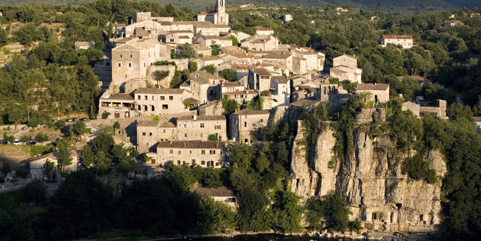 Balazuc sur la rivière de l’Ardèche