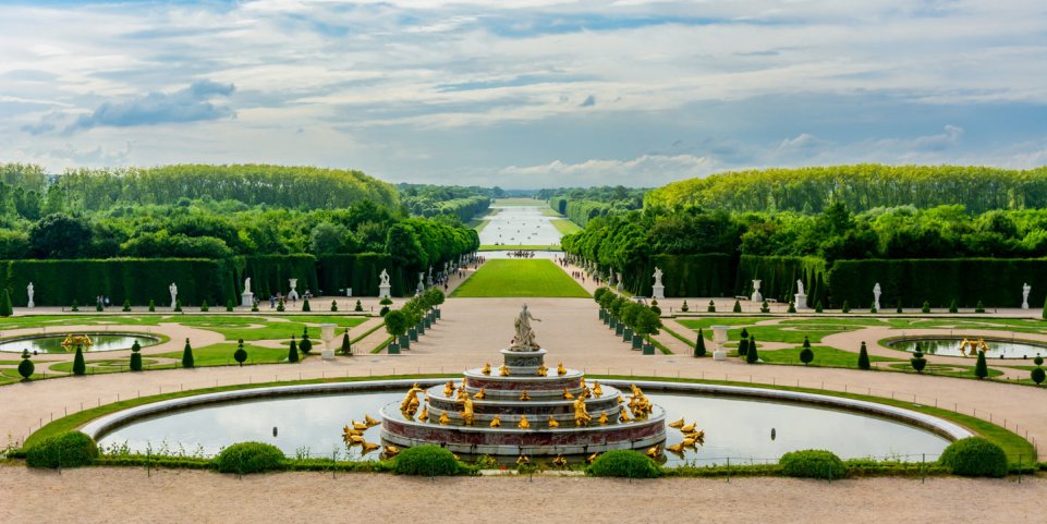 Allée du parc du château de Versailles