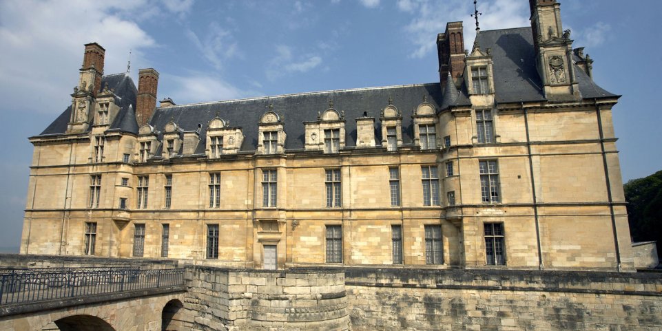 facade du chateau ecouen
