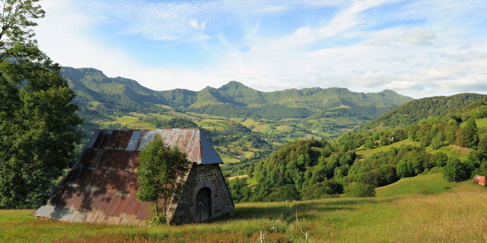 Grange dans la chaîne des Puys, Auvergne