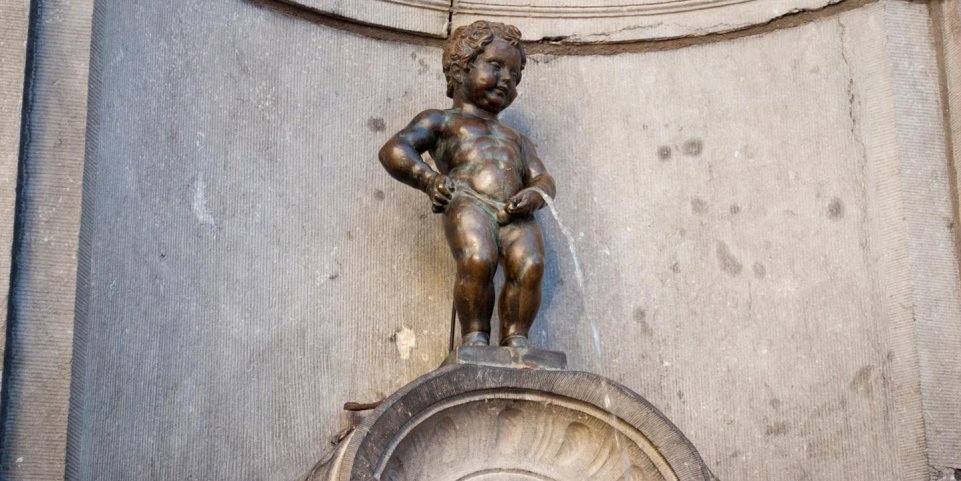 manneken-pis statue bruxelles