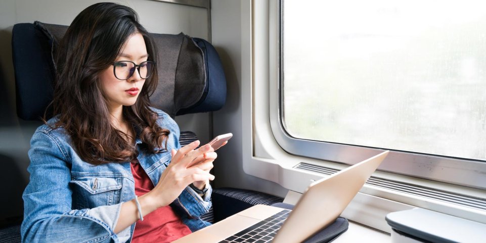 Travailler à la fenêtre du train