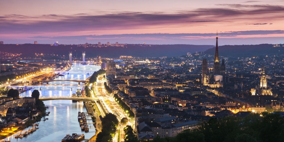 Vue de Rouen la nuit 