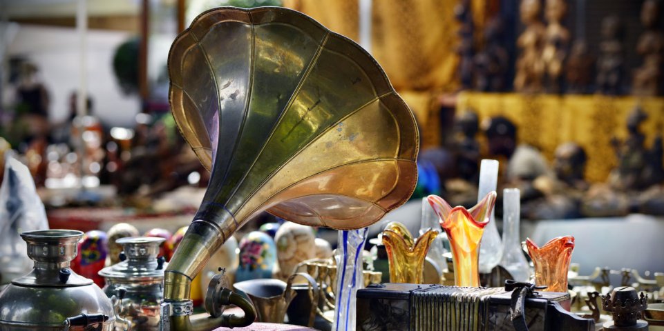 Phonographe dans une brocante