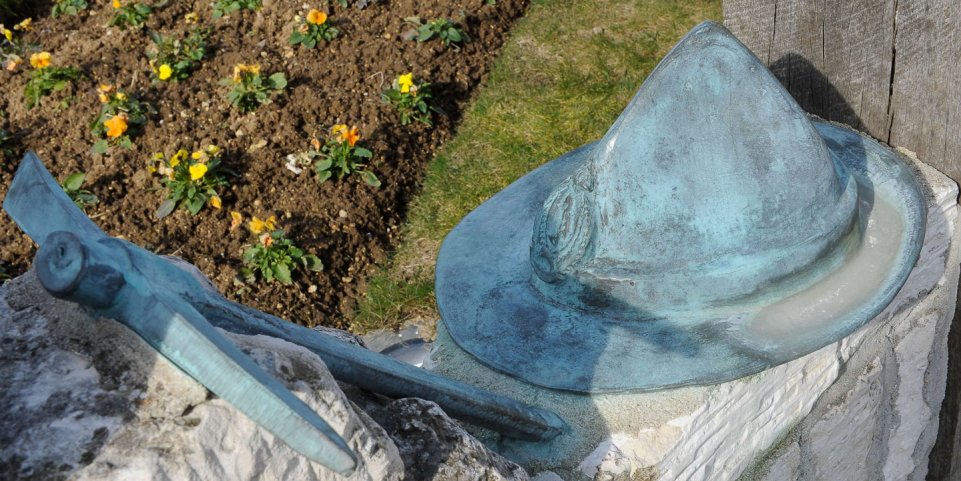 Statue devant la Carrière Wellington