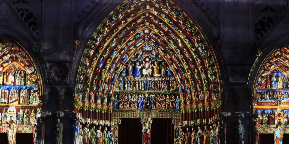 Façade de la cathédrale d'Amiens en lumière - mapping