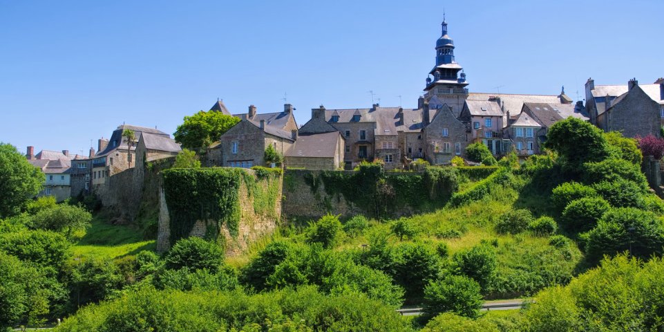 Vue sur le village de Moncontour