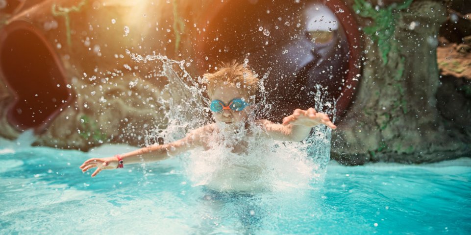 enfants baignade piscine