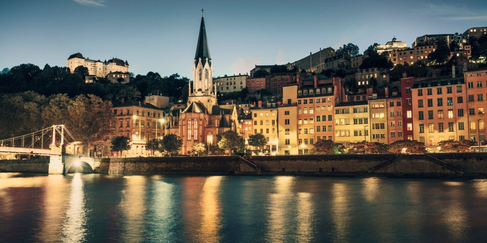 Maison de l'environnement à Lyon de nuit