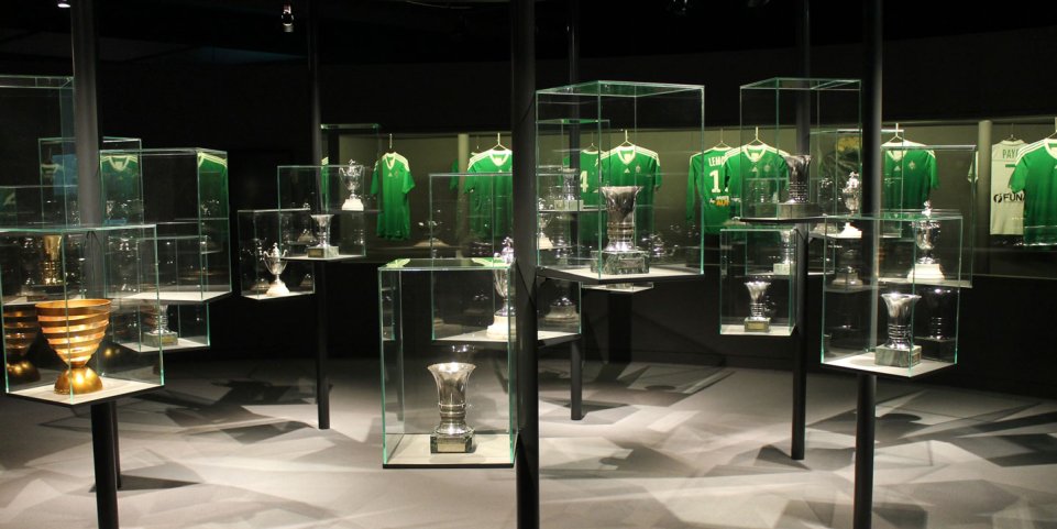 Salle des trophées du Musée des Verts Saint-Etienne