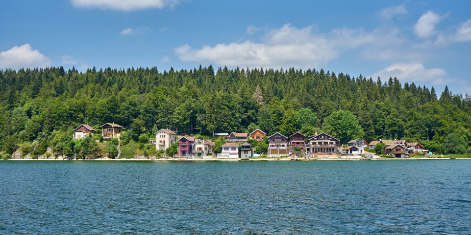 Vue de Port Titi sur le Lac de Saint Point 