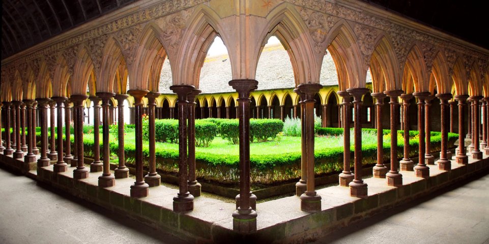 Le cloître de l'abbaye du Mont-Saint-Michel 