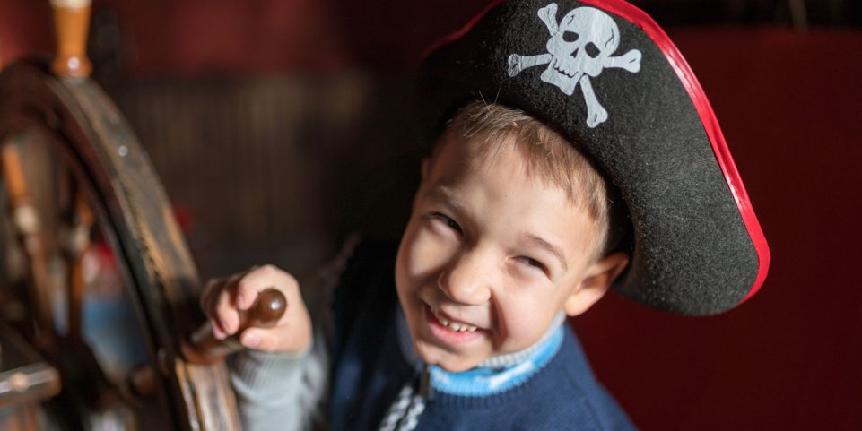 Pirate enfant corsaire bateau