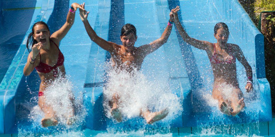 enfants toboggan été piscine
