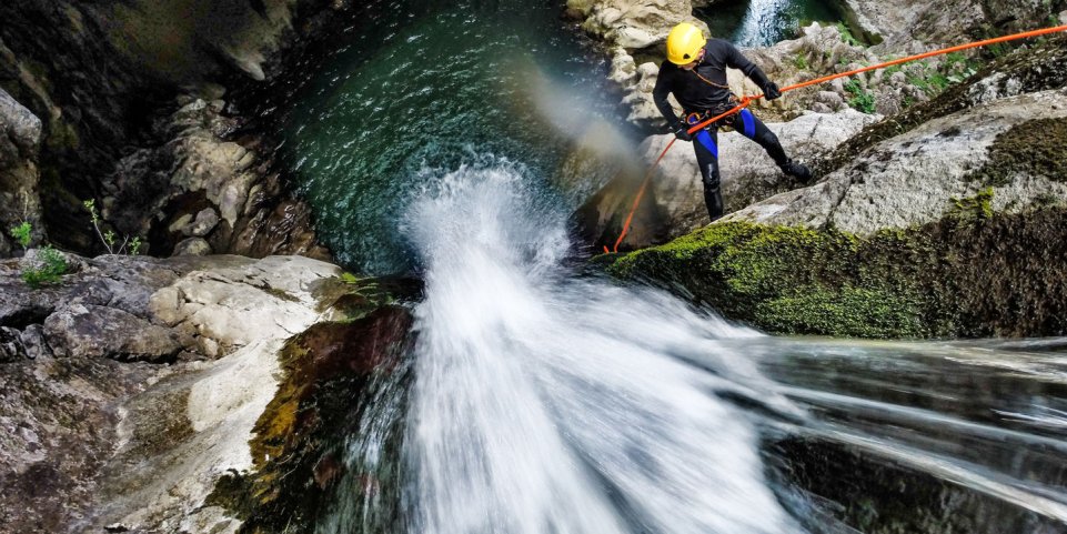 canyoning cascade