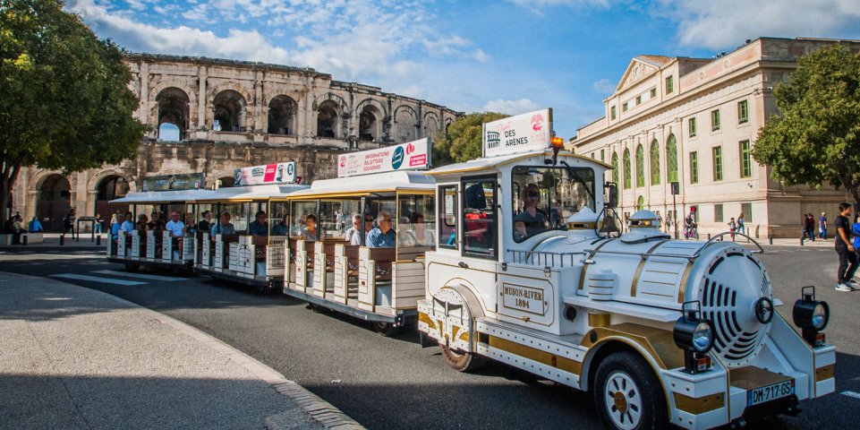 Le petit train touristique électrique de Nîmes