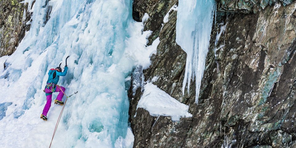 Escalade d'une cascade de glace