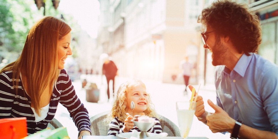 famille café ville