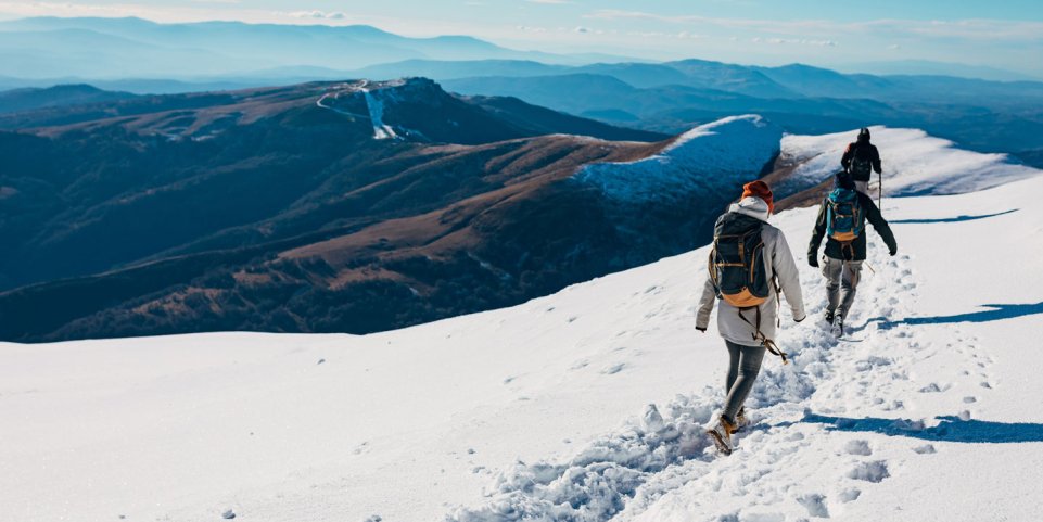 Randonneurs dans la neige