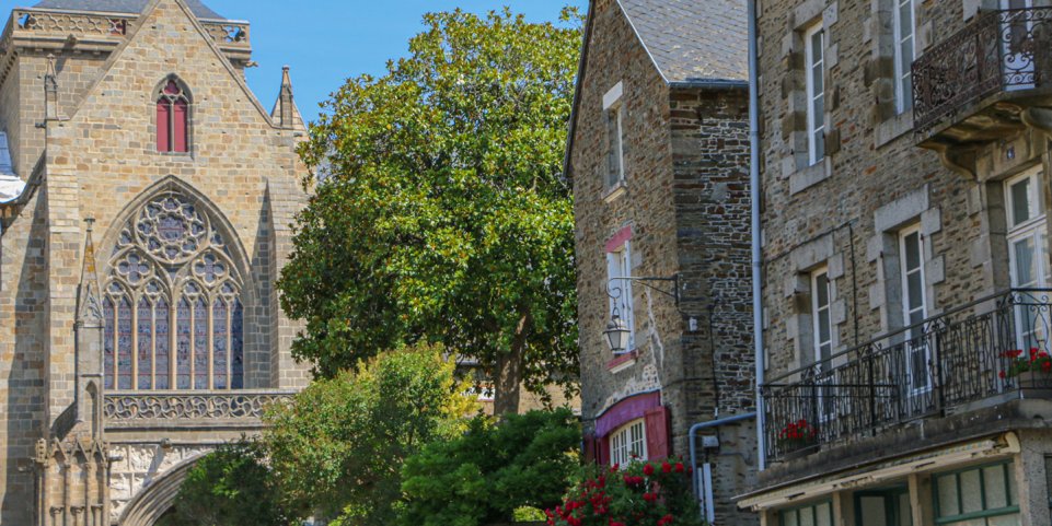 Rue des Ecoles à Dol-de-Bretagne