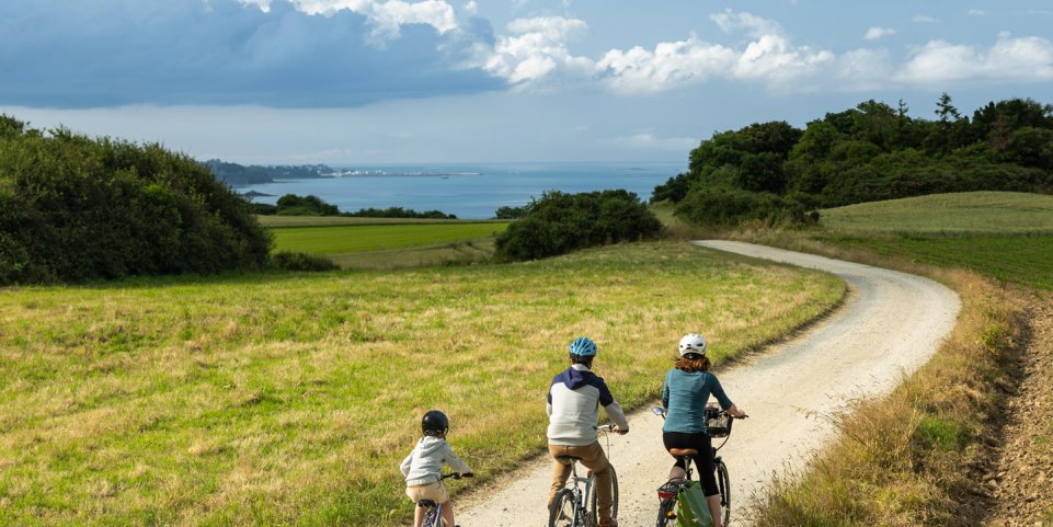 Vélo en famille dans la baie de Saint-Brieuc