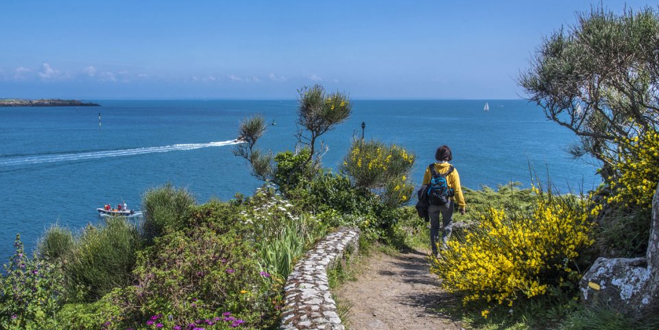 Le sentier du littoral à Chausey