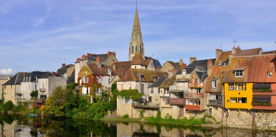 Argenton-sur-Creuse, maisons colorées sur la Creuse