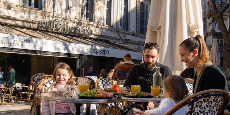 Famille en terrasse à Montpellier