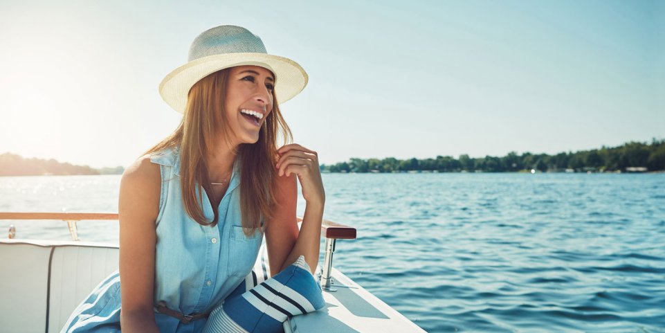 femme en bateau