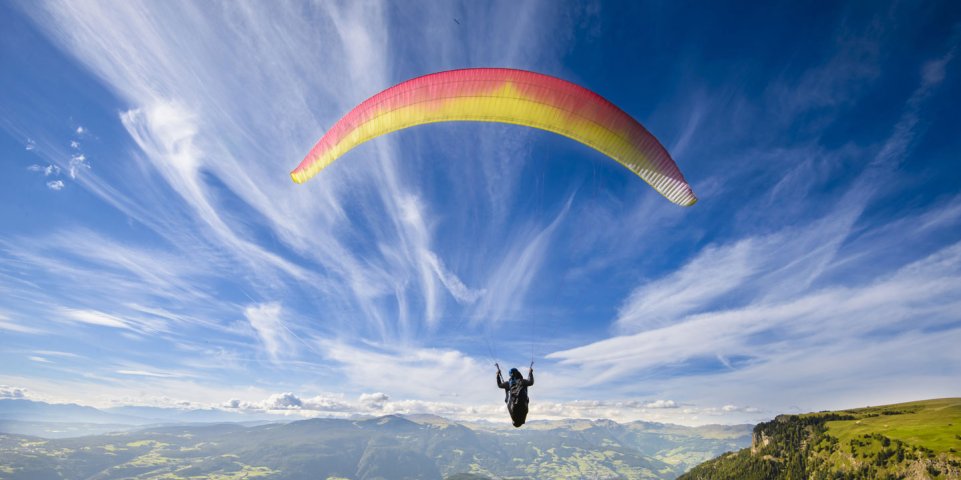 Parapente ciel bleu