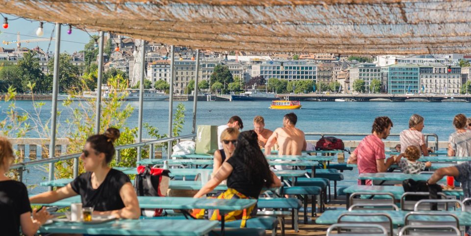 La Buvette des Bains des Paquis sur le lac Léman à Genève