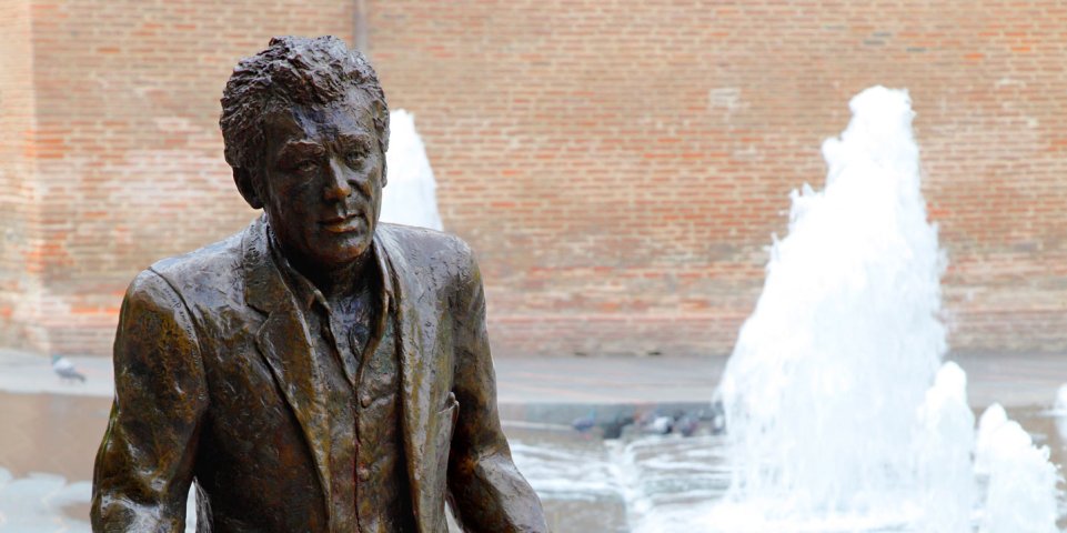 Statue de Nougaro square de Gaulle à Toulouse