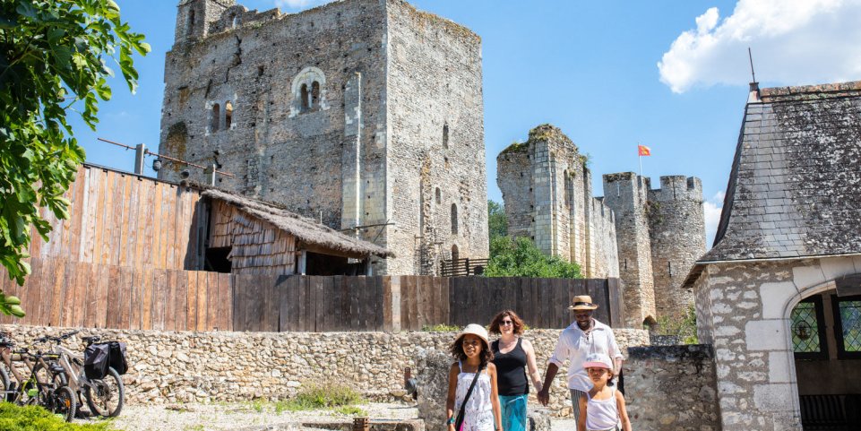 La forteresse de Montbazon près de Tours