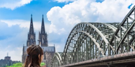 Cathédrale de Cologne depuis la rive du Rhin, Allemagne