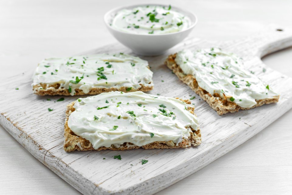 tartines de cervelle de canut sur planche 