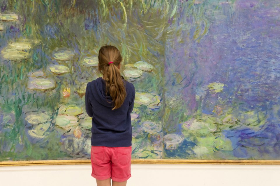 Musée de l'Orangerie in Paris, foreground Les Nymphéas de Claude Monet 