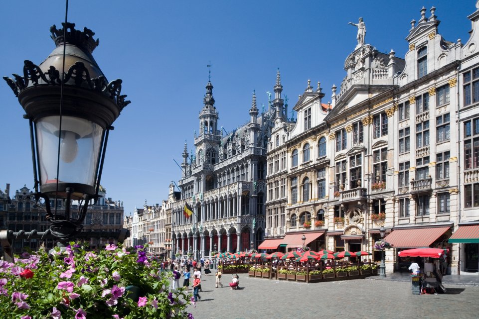 la grand place de bruxelles l'été 
