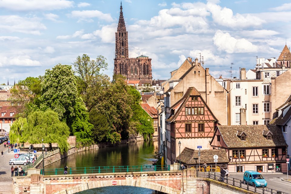 Vue sur l'Ill et la cathédrale de Strasbourg